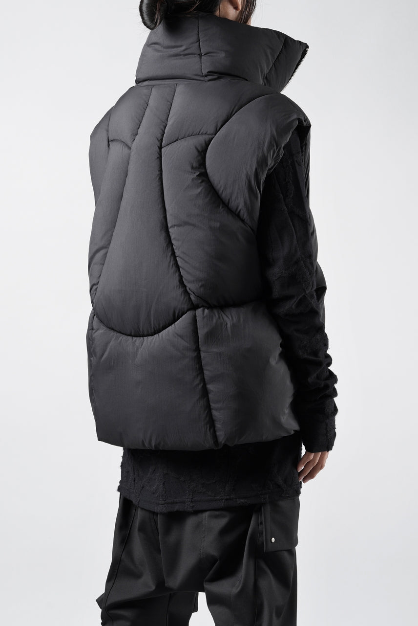 画像をギャラリービューアに読み込む, thom/krom OVERSIZED HIGH NECK VEST / WARM PUFFER (BLACK)