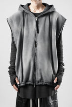画像をギャラリービューアに読み込む, thom/krom OVERSIZED SLEEVELESS ZIP UP HOODIE / SOFT COTTON SWEAT (GREY STONE WASH SPRAY)