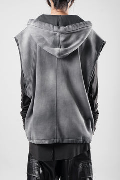 画像をギャラリービューアに読み込む, thom/krom OVERSIZED SLEEVELESS ZIP UP HOODIE / SOFT COTTON SWEAT (GREY STONE WASH SPRAY)