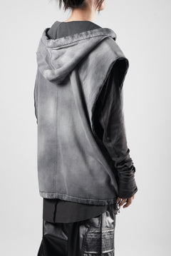 画像をギャラリービューアに読み込む, thom/krom OVERSIZED SLEEVELESS ZIP UP HOODIE / SOFT COTTON SWEAT (GREY STONE WASH SPRAY)