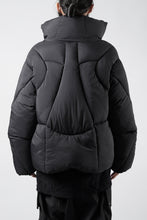 画像をギャラリービューアに読み込む, thom/krom OVERSIZED HIGH NECK JACKET / WARM PUFFER (BLACK)
