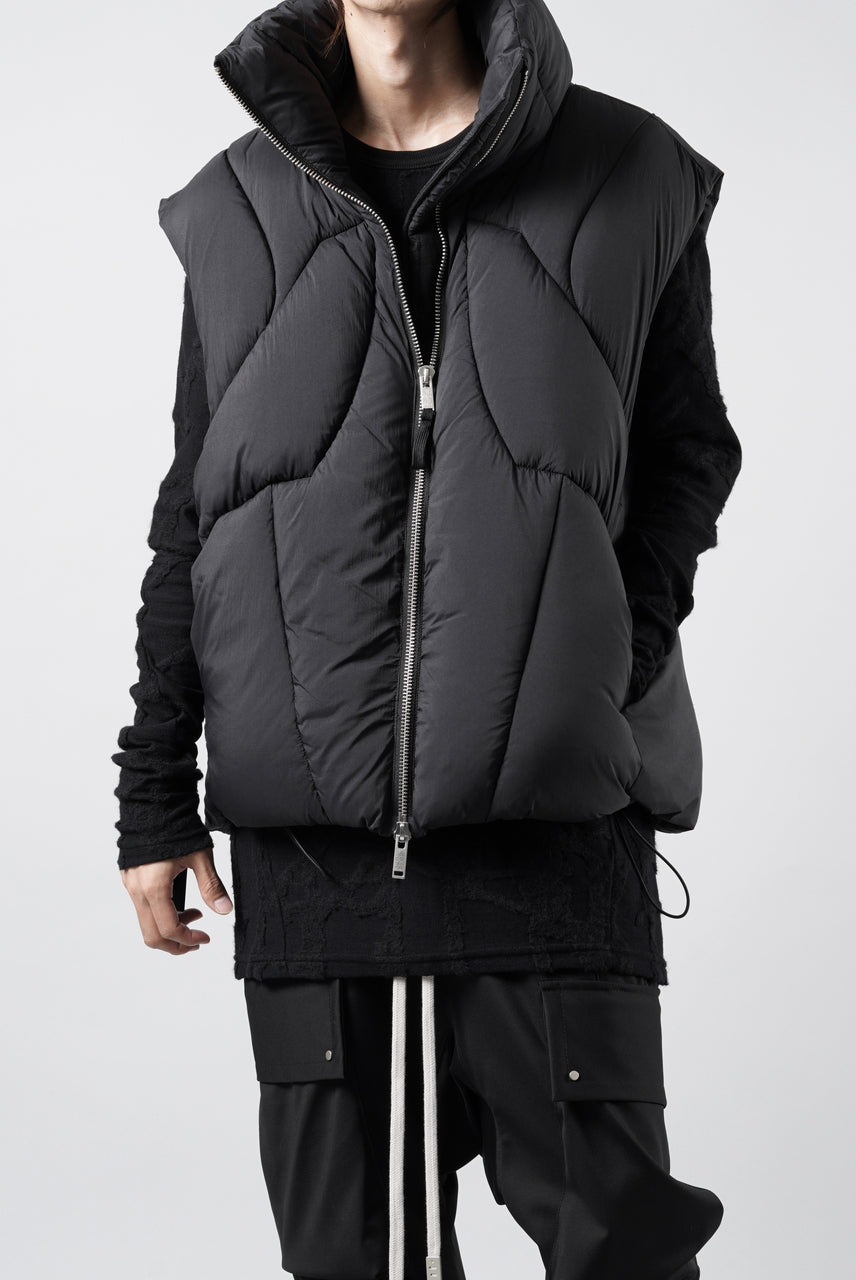 画像をギャラリービューアに読み込む, thom/krom OVERSIZED HIGH NECK VEST / WARM PUFFER (BLACK)