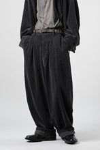 画像をギャラリービューアに読み込む, KLASICA "PACE-CD" WIDE AND TAPERED SILENT TROUSERS / HI-SOFT FINISHED 5-WALE CORDUROY (IRON)