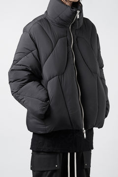 画像をギャラリービューアに読み込む, thom/krom OVERSIZED HIGH NECK JACKET / WARM PUFFER (BLACK)