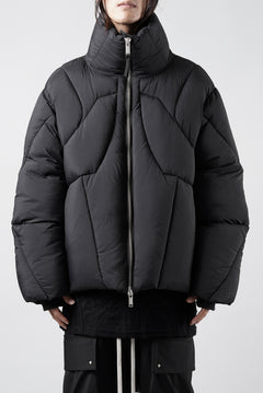 画像をギャラリービューアに読み込む, thom/krom OVERSIZED HIGH NECK JACKET / WARM PUFFER (BLACK)