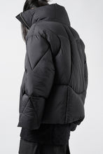 画像をギャラリービューアに読み込む, thom/krom OVERSIZED HIGH NECK JACKET / WARM PUFFER (BLACK)