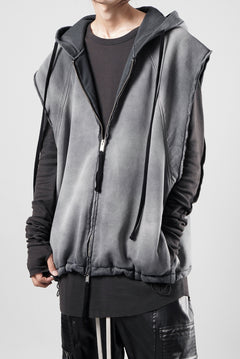 画像をギャラリービューアに読み込む, thom/krom OVERSIZED SLEEVELESS ZIP UP HOODIE / SOFT COTTON SWEAT (GREY STONE WASH SPRAY)