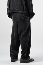 画像をギャラリービューアに読み込む, KLASICA "PACE-CD" WIDE AND TAPERED SILENT TROUSERS / HI-SOFT FINISHED 5-WALE CORDUROY (IRON)