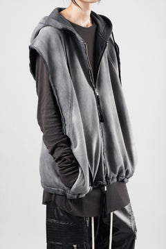 画像をギャラリービューアに読み込む, thom/krom OVERSIZED SLEEVELESS ZIP UP HOODIE / SOFT COTTON SWEAT (GREY STONE WASH SPRAY)
