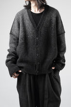 画像をギャラリービューアに読み込む, ISABEL BENENATO Yak Cardigan with Shaded Jacquard in Two Colours (GRAPHITE)
