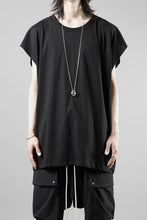 Load image into Gallery viewer, thom/krom FRENCH SLEEVE T-SHIRT / OVERSIZED FIT (BLACK)