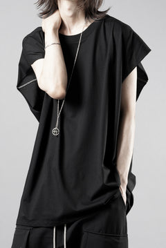 Load image into Gallery viewer, thom/krom FRENCH SLEEVE T-SHIRT / OVERSIZED FIT (BLACK)