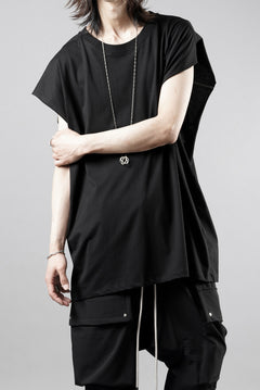 Load image into Gallery viewer, thom/krom FRENCH SLEEVE T-SHIRT / OVERSIZED FIT (BLACK)