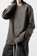 画像をギャラリービューアに読み込む, YUTA MATSUOKA collarless shirt / hard twist yarn horse cloth (dark brown)