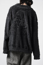 Load image into Gallery viewer, MASTERMIND WORLD SHAGGY CARDIGAN (BLACK)