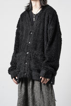 Load image into Gallery viewer, MASTERMIND WORLD SHAGGY CARDIGAN (BLACK)