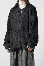 Load image into Gallery viewer, MASTERMIND WORLD SHAGGY CARDIGAN (BLACK)
