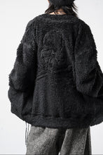 Load image into Gallery viewer, MASTERMIND WORLD SHAGGY CARDIGAN (BLACK)
