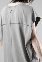 Load image into Gallery viewer, thom/krom FRENCH SLEEVE T-SHIRT / OVERSIZED FIT (DARK USED GREY)