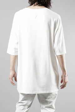 Load image into Gallery viewer, thom/krom ROUND NECK T-SHIRT / RELAXED FIT (OFF WHITE)