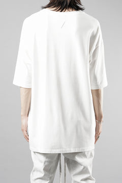 Load image into Gallery viewer, thom/krom ROUND NECK T-SHIRT / RELAXED FIT (OFF WHITE)
