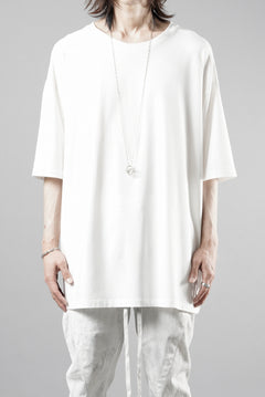 Load image into Gallery viewer, thom/krom ROUND NECK T-SHIRT / RELAXED FIT (OFF WHITE)