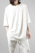 Load image into Gallery viewer, thom/krom ROUND NECK T-SHIRT / RELAXED FIT (OFF WHITE)