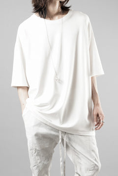 Load image into Gallery viewer, thom/krom ROUND NECK T-SHIRT / RELAXED FIT (OFF WHITE)