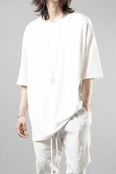 Load image into Gallery viewer, thom/krom ROUND NECK T-SHIRT / RELAXED FIT (OFF WHITE)