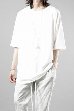 Load image into Gallery viewer, thom/krom ROUND NECK T-SHIRT / RELAXED FIT (OFF WHITE)