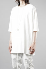 Load image into Gallery viewer, thom/krom ROUND NECK T-SHIRT / RELAXED FIT (OFF WHITE)