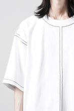 画像をギャラリービューアに読み込む, OBLADI BLACK STITCHES ON WHITE T-SHIRT (WHITE)