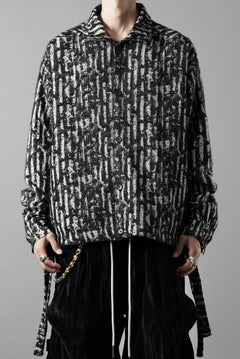 Load image into Gallery viewer, A.F ARTEFACT SNAPPED SHIRT WITH HEM BAND / JACGUARD BLURRED STRIPE (BLACK x WHITE)
