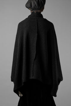Load image into Gallery viewer, KLASICA WEARABLE BIG STOLE PONCHO / SHETLAND WOOL AMUNZEN (CARBON)