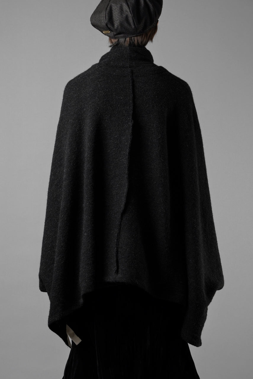 Load image into Gallery viewer, KLASICA WEARABLE BIG STOLE PONCHO / SHETLAND WOOL AMUNZEN (CARBON)