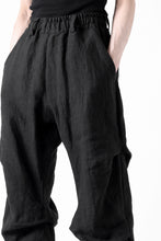 Load image into Gallery viewer, A.F ARTEFACT TUCK VOLUME BAGGY PANTS / ORGANIC LINEN (BLACK)