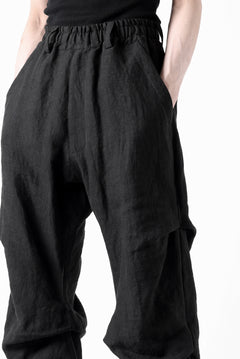 Load image into Gallery viewer, A.F ARTEFACT TUCK VOLUME BAGGY PANTS / ORGANIC LINEN (BLACK)