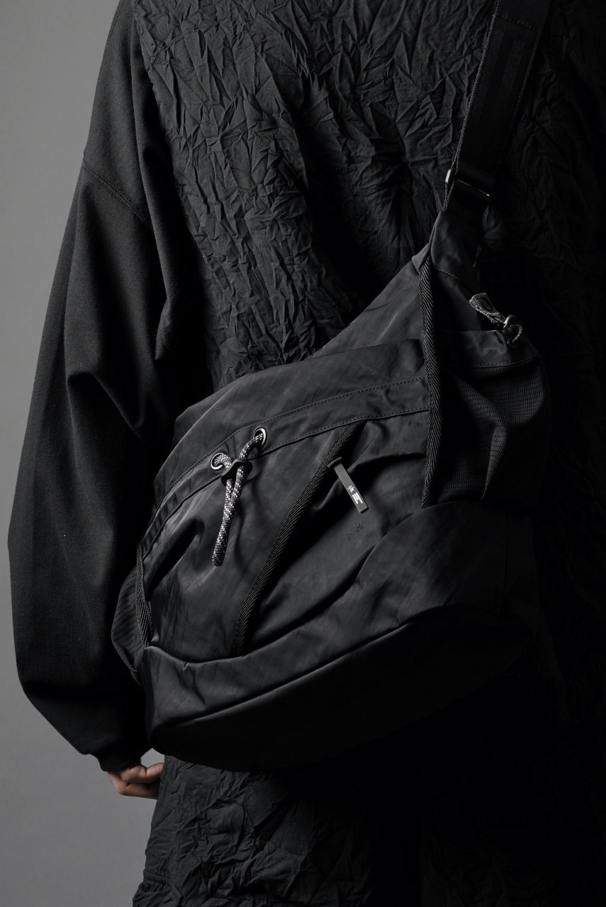 F/CE. TEXTURED TWILL 2 WAY SHOULDER TOTE (BLACK)