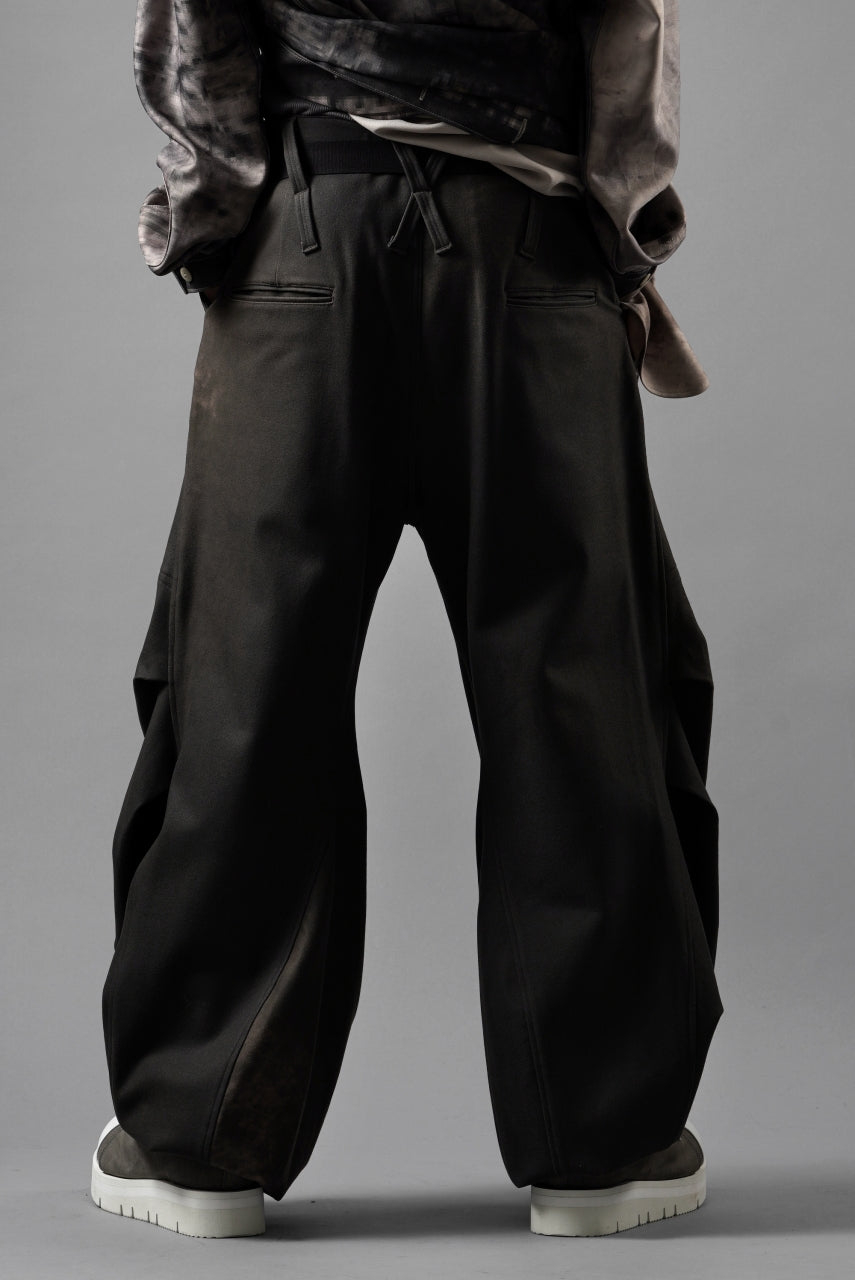 Load image into Gallery viewer, beauty : beast CROISSANT FLARE DOUBLE POCKET PANTS / PIGMENT PRINT VERSION (BROWN)