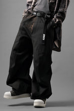 Load image into Gallery viewer, beauty : beast CROISSANT FLARE DOUBLE POCKET PANTS / PIGMENT PRINT VERSION (BROWN)