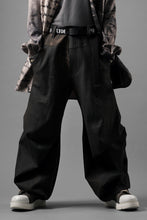 Load image into Gallery viewer, beauty : beast CROISSANT FLARE DOUBLE POCKET PANTS / PIGMENT PRINT VERSION (BROWN)