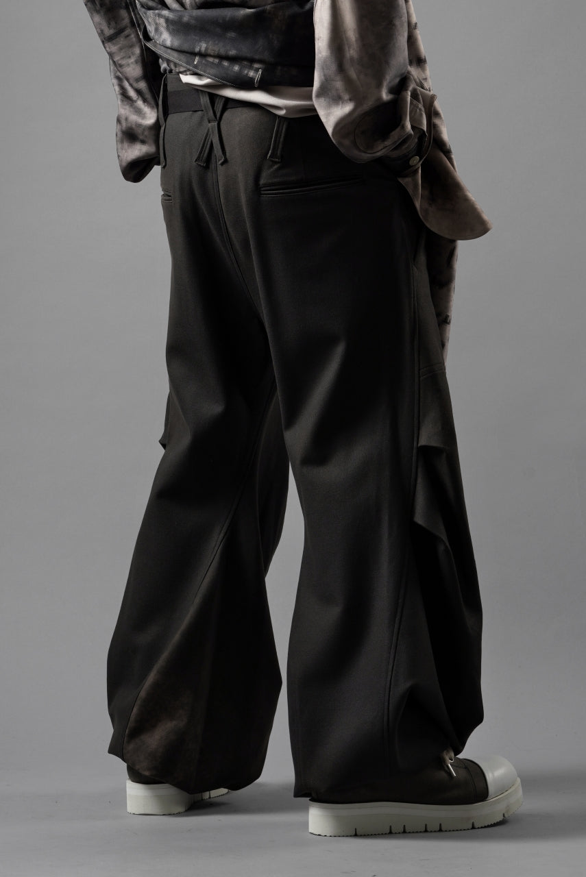 Load image into Gallery viewer, beauty : beast CROISSANT FLARE DOUBLE POCKET PANTS / PIGMENT PRINT VERSION (BROWN)