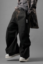 Load image into Gallery viewer, beauty : beast CROISSANT FLARE DOUBLE POCKET PANTS / PIGMENT PRINT VERSION (BROWN)