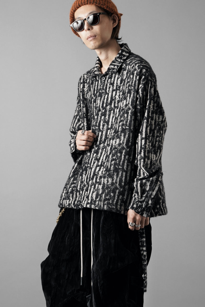 Load image into Gallery viewer, A.F ARTEFACT SNAPPED SHIRT WITH HEM BAND / JACGUARD BLURRED STRIPE (BLACK x WHITE)
