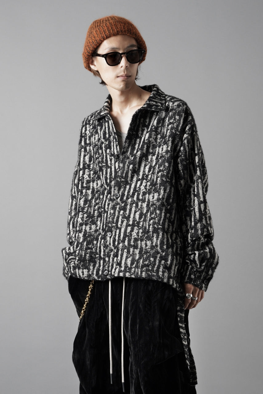 Load image into Gallery viewer, A.F ARTEFACT SNAPPED SHIRT WITH HEM BAND / JACGUARD BLURRED STRIPE (BLACK x WHITE)