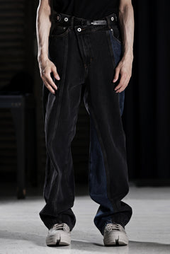 Load image into Gallery viewer, Feng Chen Wang TILTED WASITBAND JEANS TROUSERS (BLACK/BLUE)