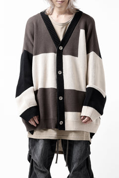 Load image into Gallery viewer, A.F ARTEFACT GEO PATTERN COTTON KNIT CARDIGAN /  (BLACK x GREY x BEIGE)