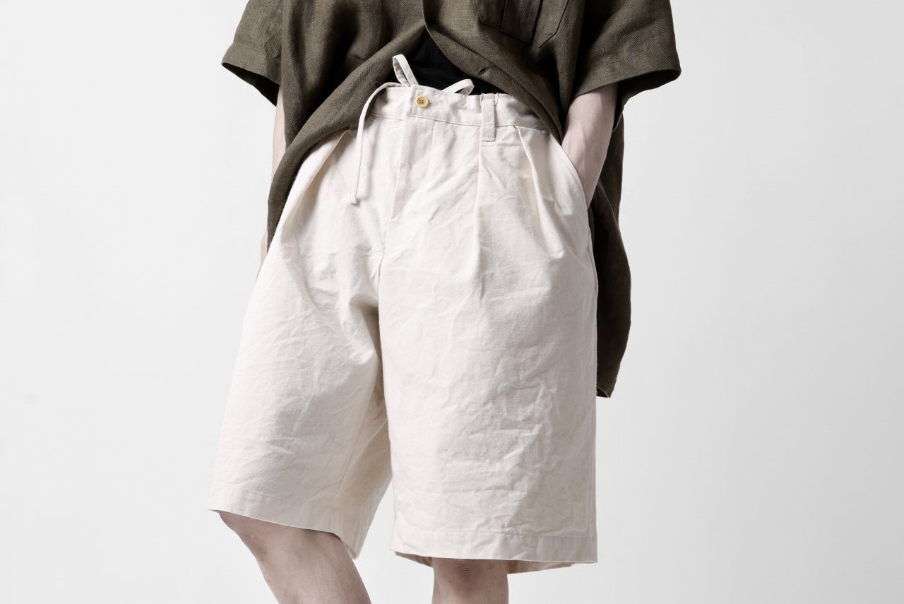 CAPERTICA 2-TUCK WIDE SHORTS / ARMY CANVAS (KINARI)