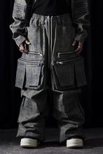 画像をギャラリービューアに読み込む, A.F ARTEFACT BLENDED SHADES DENIM CARGO TUCK WIDE PANTS (STEEL BLUE)