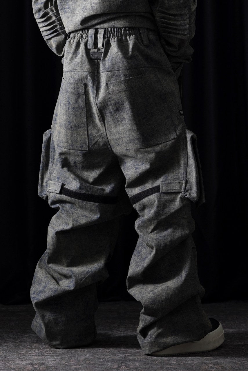 画像をギャラリービューアに読み込む, A.F ARTEFACT BLENDED SHADES DENIM CARGO TUCK WIDE PANTS (STEEL BLUE)